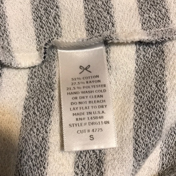 Everly Long Sleeve Gray and White Dress - Picture 5 of 5